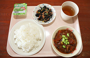 仲良くお給食　こあら・あひる