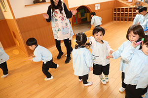 紙飛行機を飛ばしました　きりん