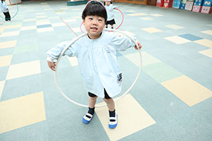 フラフープに挑戦！　うさぎ