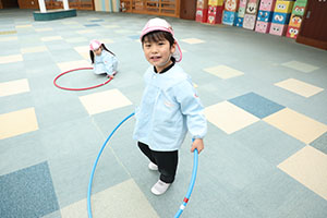 フラフープに挑戦！　うさぎ