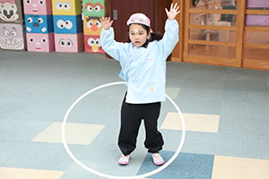 フラフープに挑戦！　うさぎ