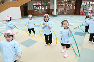 フラフープに挑戦！　うさぎ