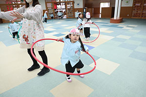 フラフープに挑戦！　うさぎ