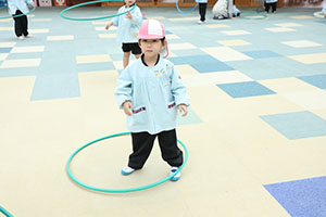 フラフープに挑戦！　うさぎ