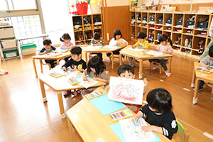 ひな祭りの塗り絵をしました　あひる