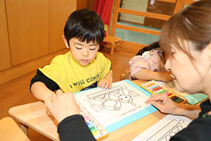 ひな祭りの塗り絵をしました　あひる