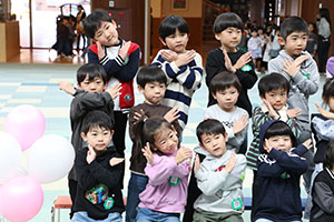 わくわくパーティ　集合写真の様子