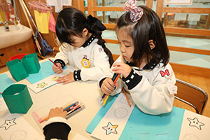 年長さんへのプレゼント　ひまわり・さくら