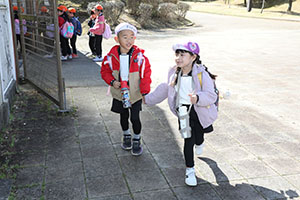 お別れ遠足で南部丘陵公園に行きました　年長組 NO.1