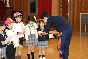 がんばりマンカード　表彰式　年中組