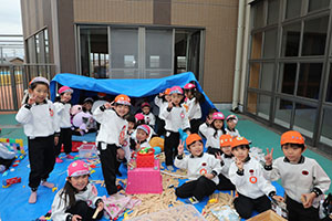 キャンプごっこ　E