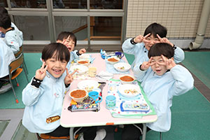 キャンプごっこ　E