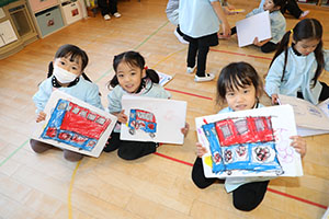 汽車バスの絵を描いたよ　ぱんだ