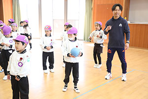 3月生まれのお誕生会 　ードッジボールー　　年長