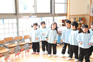 発表会ごっこ　ひまわり（あひる）