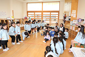 発表会ごっこ　ひまわり（あひる）