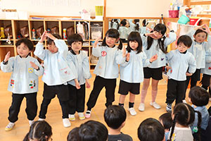 発表会ごっこ　ひまわり（あひる）