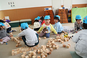 積み木遊び　ぺんぎん