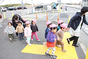 お散歩楽しかったね　ひよこ