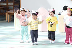 リズム遊び　「森の中の発表会」♪　2歳児クラス