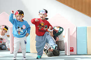 リズム遊び　「森の中の発表会」♪　2歳児クラス