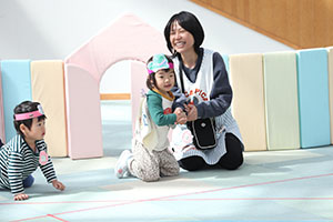 リズム遊び　「森の中の発表会」♪　2歳児クラス