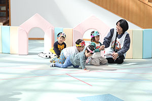 リズム遊び　「森の中の発表会」♪　2歳児クラス