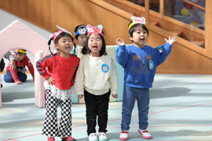 リズム遊び　「森の中の発表会」♪　2歳児クラス