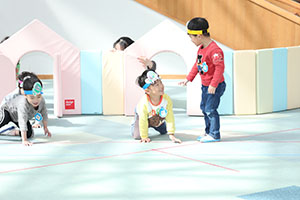 リズム遊び　「森の中の発表会」♪　2歳児クラス