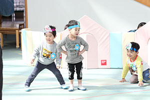 リズム遊び　「森の中の発表会」♪　2歳児クラス