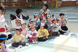 リズム遊び　「森の中の発表会」♪　2歳児クラス