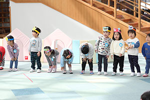 リズム遊び　「森の中の発表会」♪　2歳児クラス