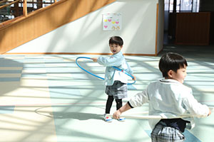 フラフープに挑戦！　りす