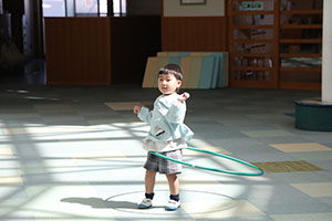 フラフープに挑戦！　りす