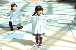 フラフープに挑戦！　りす