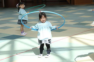 フラフープに挑戦！　りす