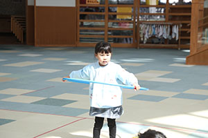 フラフープに挑戦！　りす