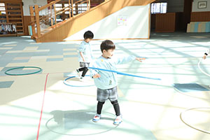 フラフープに挑戦！　りす