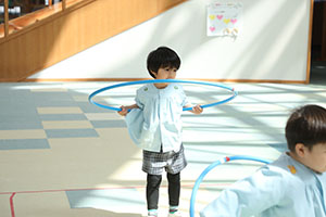 フラフープに挑戦！　りす