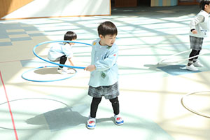 フラフープに挑戦！　りす