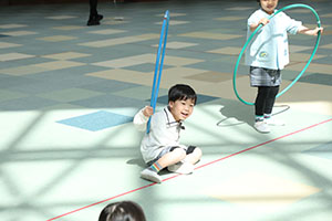 フラフープに挑戦！　りす
