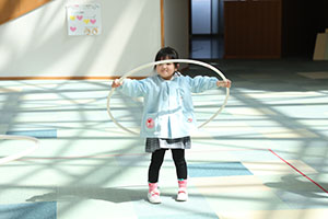 フラフープに挑戦！　りす