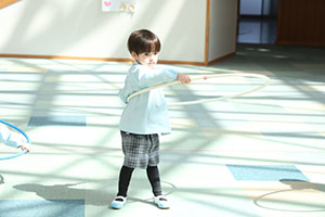 フラフープに挑戦！　りす