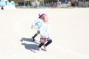 リレーで大盛り上がり！　ばら・すみれ