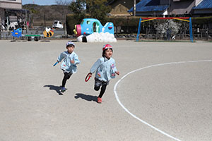 リレーで大盛り上がり！　ばら・すみれ