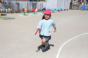 リレーで大盛り上がり！　ばら・すみれ