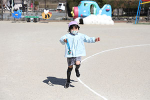 リレーで大盛り上がり！　ばら・すみれ