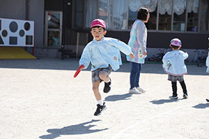 リレーで大盛り上がり！　ばら・すみれ