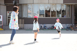 リレーで大盛り上がり！　ばら・すみれ