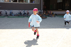 リレーで大盛り上がり！　ばら・すみれ